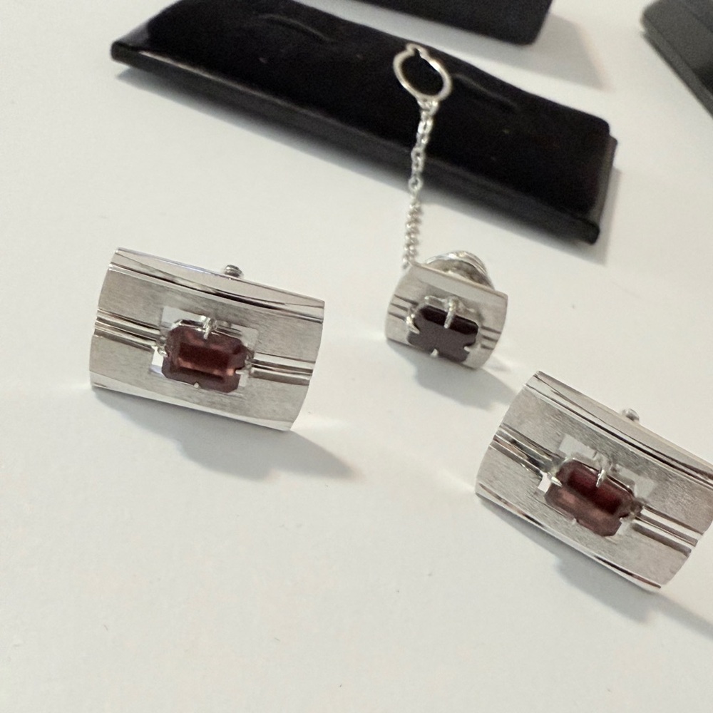 UNBRANDED CUFFLINKS SET JAPAN MADE  RED STONE ♥️